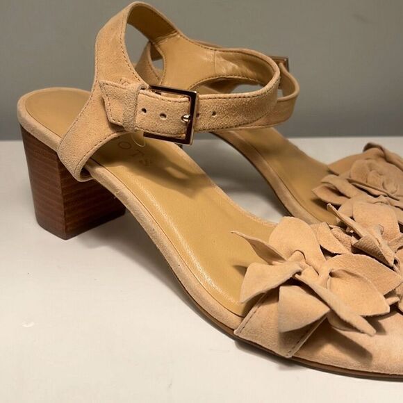 Talbots Women's Blush Tan Strappy Flower Buckle Heel Sandals Size 6.5 - Picture 3 of 11